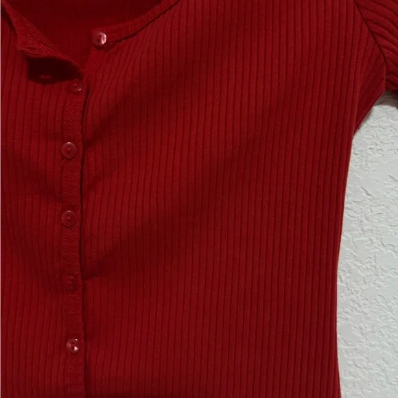Red Button-Up Ribbed Top - Picture 4 of 4